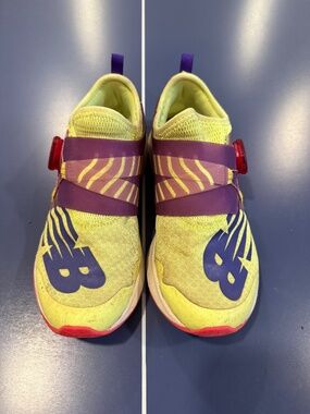 Size 2 New Balance Unisex-child Boa Kids Only V1 Running Shoe